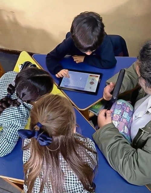 Integran experiencias motoras y digitales para enseñar matemáticas